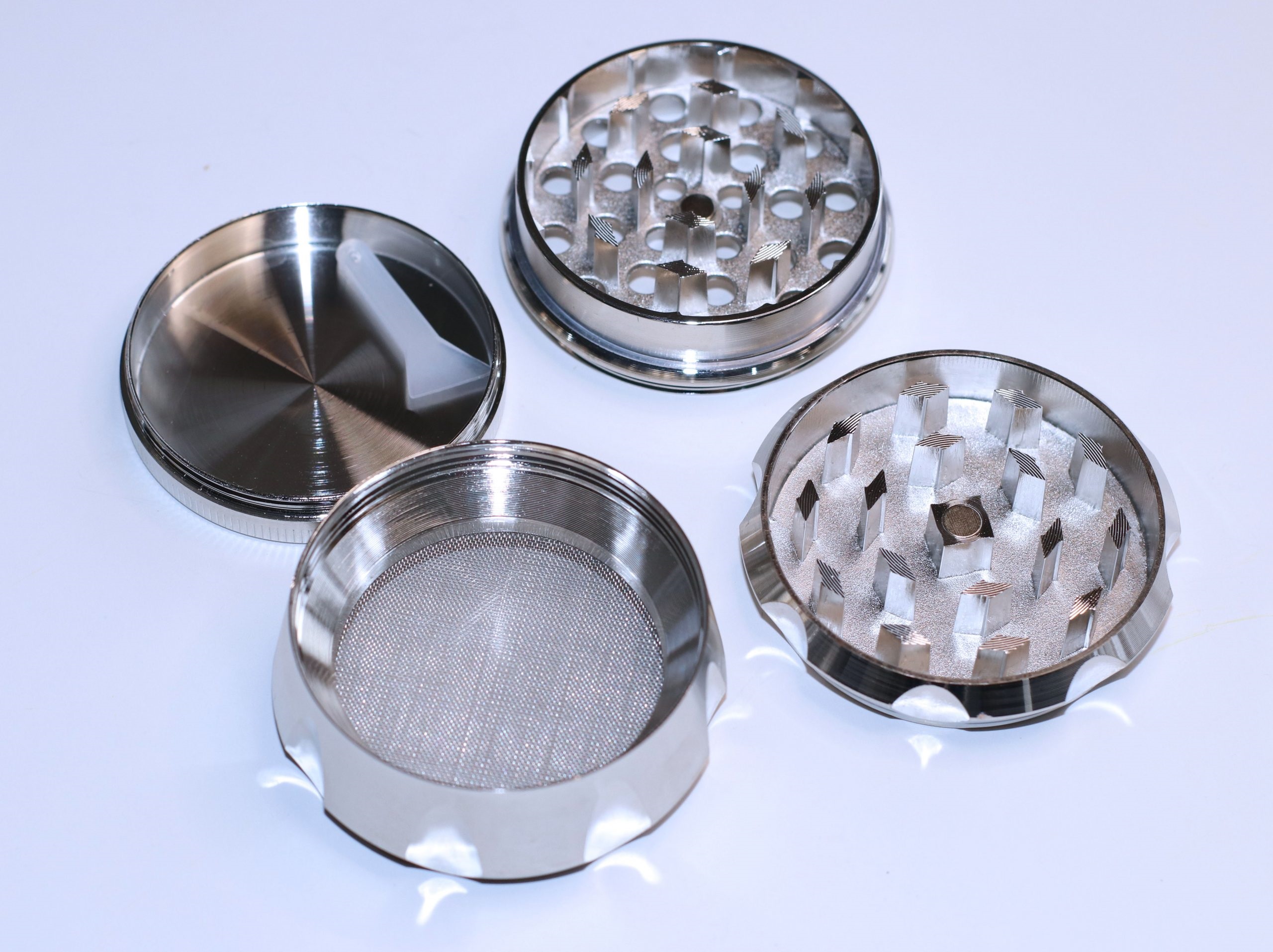 PRO 420 Herb Grinder- 2" Diameter-Leaf Design- 4 Colors- 4 piece Twist and Grinder