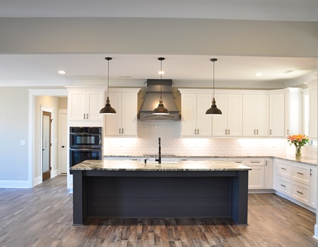 Kitchen_view_of_a_reeves_custom_home.jpg