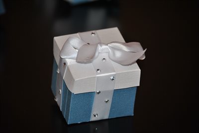 Blue & white favor box
